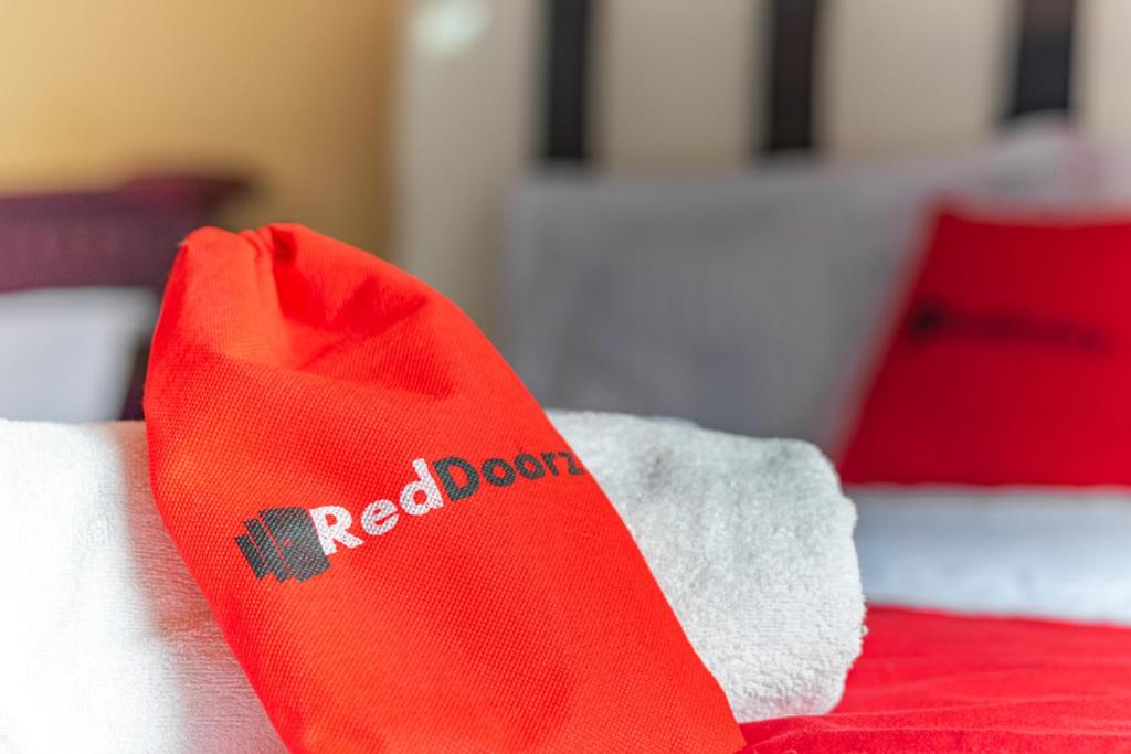 RedDoorz Syariah near Balai Kota Batu - Double Room