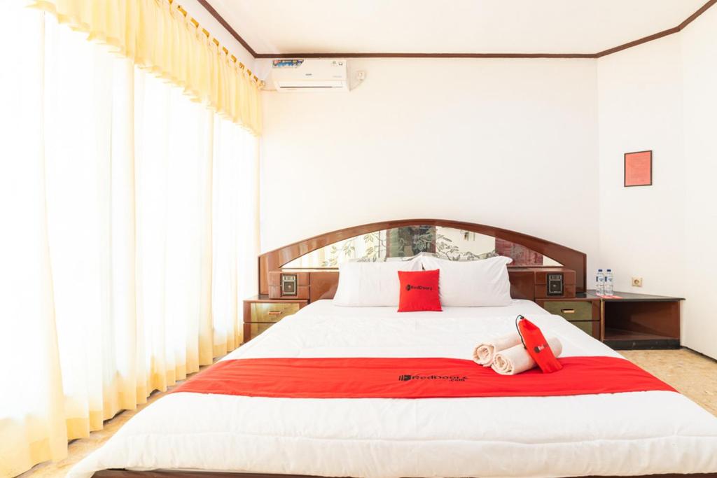 RedDoorz Syariah near Balai Kota Batu - Deluxe Room