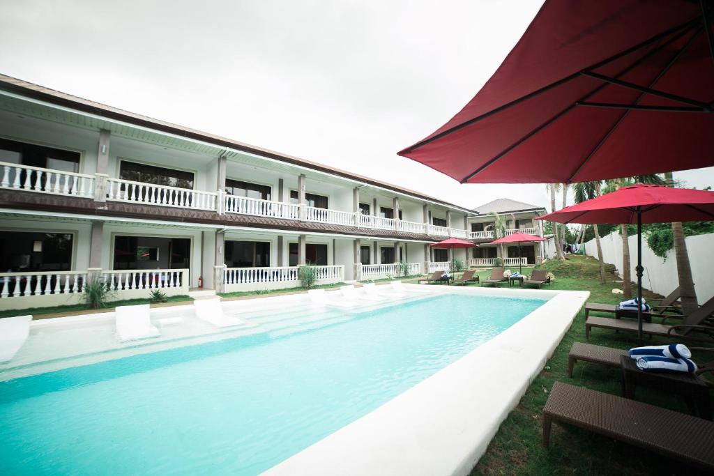 Bazén v ubytování Portofino Panglao Bohol nebo v jeho okolí