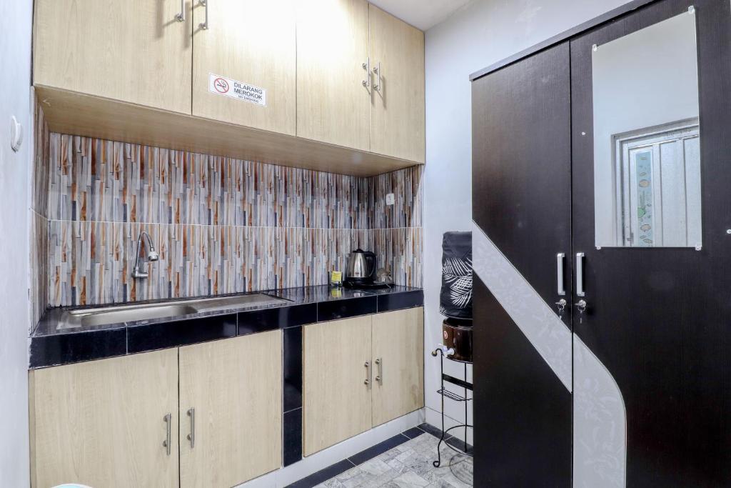 Kuchyň nebo kuchyňský kout v ubytování E Kamar Jogja