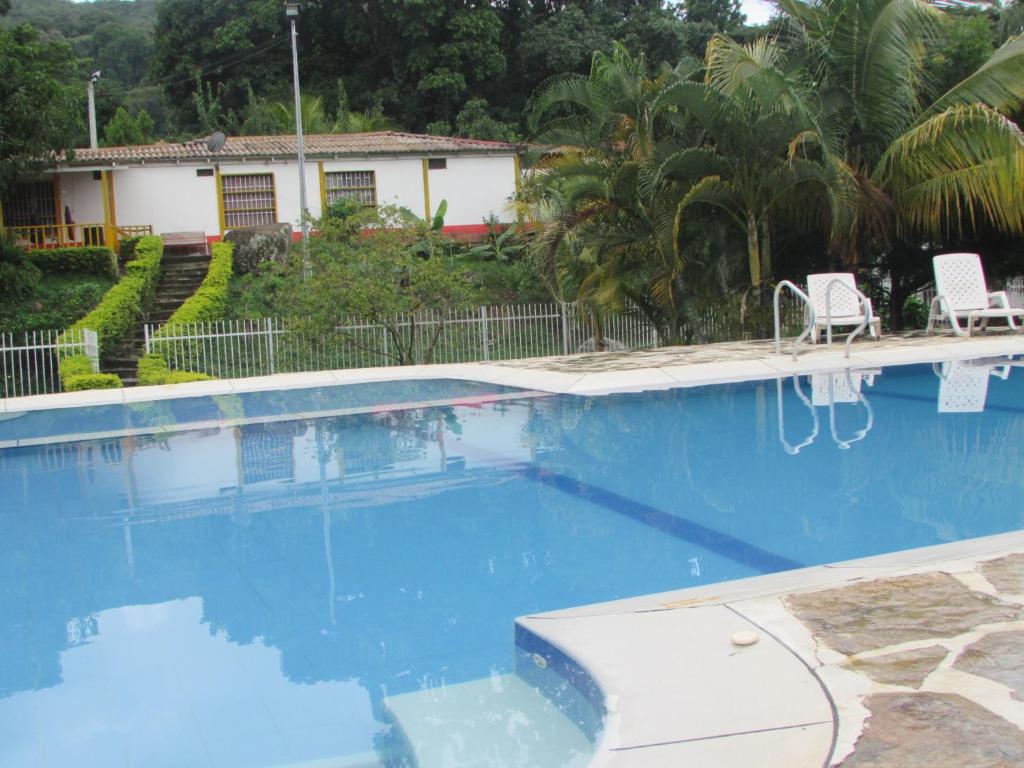 Bazén v ubytování Finca Turística Santa Bárbara nebo v jeho okolí