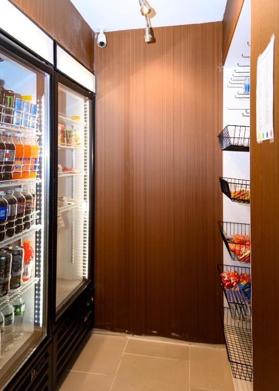 Supermarket nebo jiné obchody v  hotelu nebo okolí