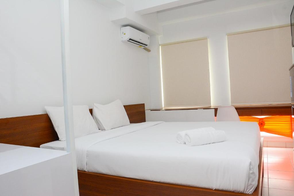 Comfy Studio Room at Patraland Urbano Apartment By Travelio - Apartamento Estudio