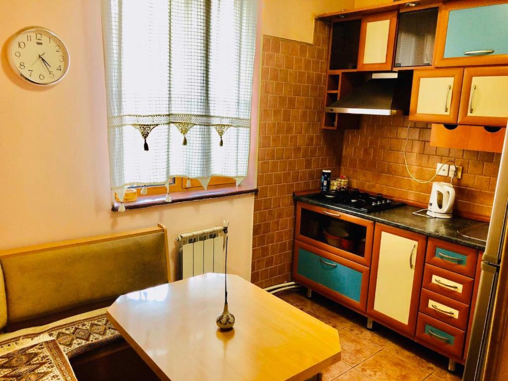 Kuchyň nebo kuchyňský kout v ubytování Center Hostel and Tours