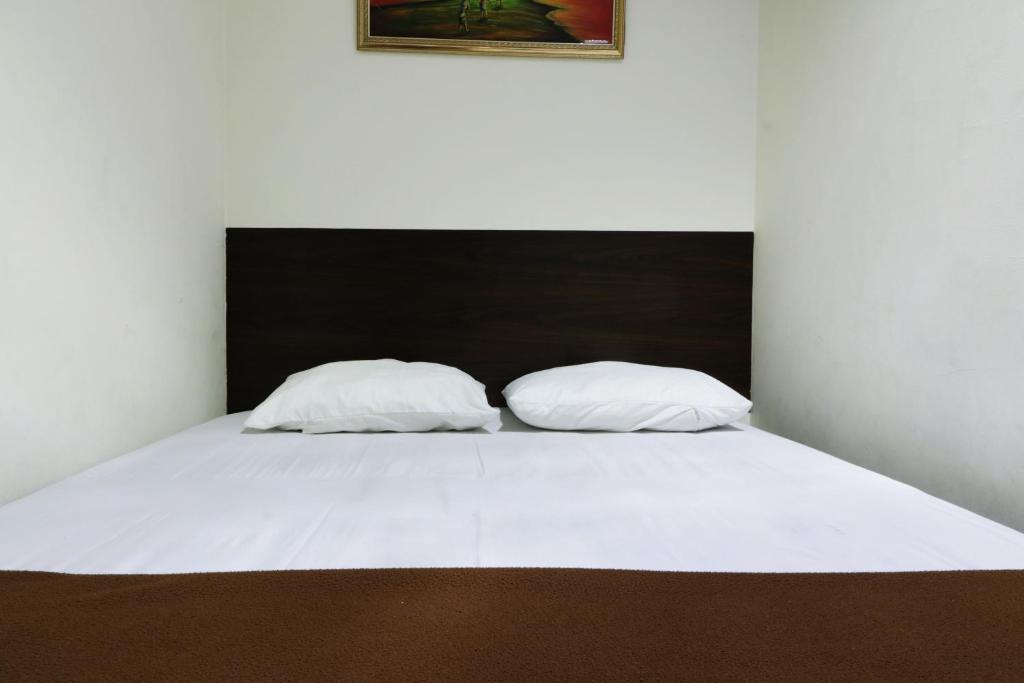 Bantal Guling Pasar Baru - Family Room