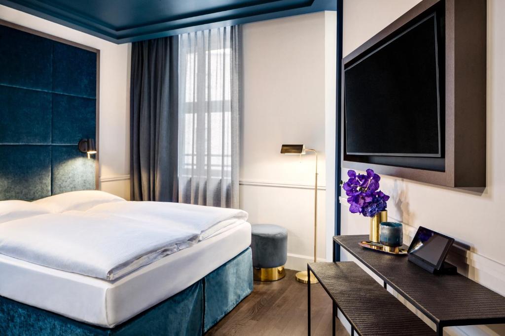 Postel nebo postele na pokoji v ubytování Hotel AMO by AMANO Friedrichstraße