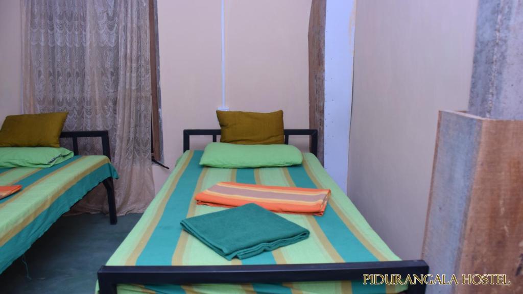 Postel nebo postele na pokoji v ubytování Pidurangala Hostel