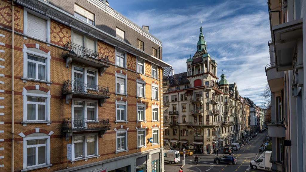Nespecifikovaný výhled na destinaci Lucern nebo výhled na město při pohledu z hotelu