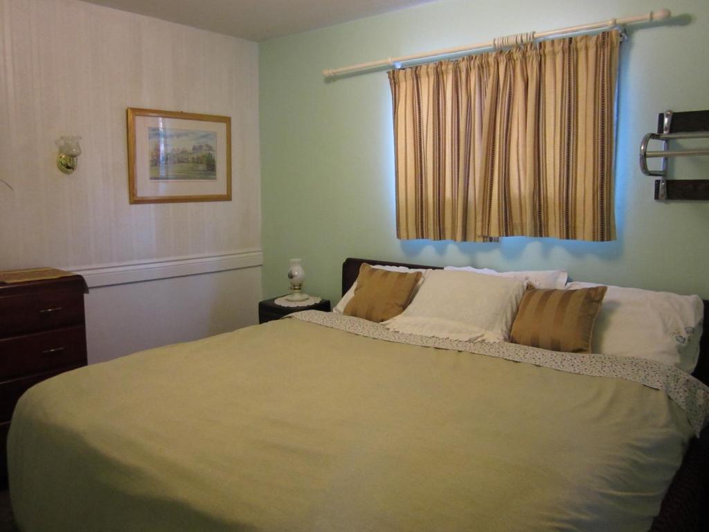 Postel nebo postele na pokoji v ubytování Tel-A-Friend Motel