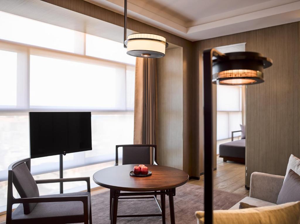 TV a/nebo společenská místnost v ubytování The PuXuan Hotel and Spa