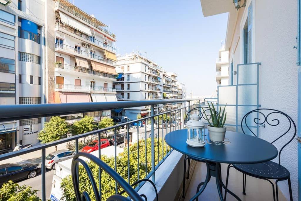Balkón nebo terasa v ubytování Neoclassical apartment with 3 bedrooms in Piraeus