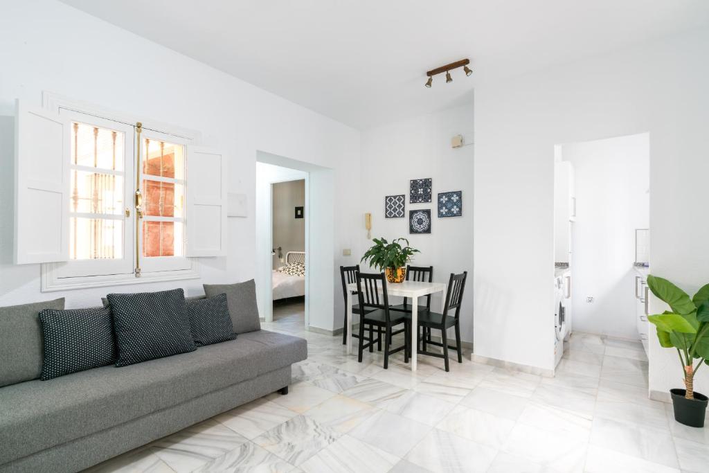 A seating area at SVL - Sunny and bright apartment at historical Center