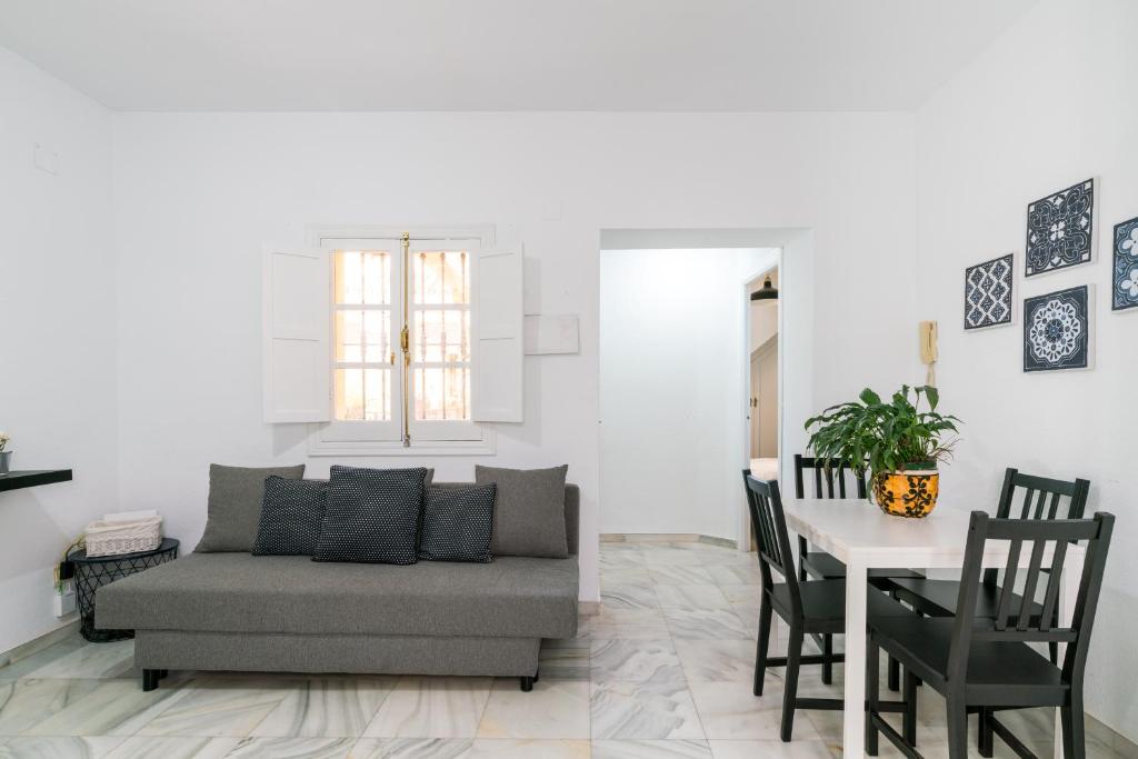 A seating area at SVL - Sunny and bright apartment at historical Center