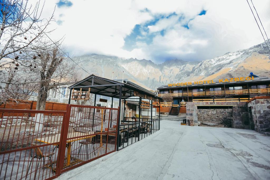 Nespecifikovaný výhled na hory nebo výhled na hory při pohledu z hotelu