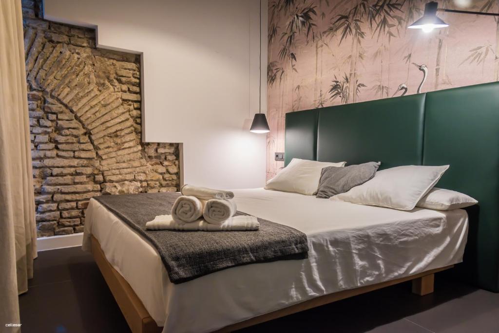 Postel nebo postele na pokoji v ubytování Welldone Quality - Crystal pool
