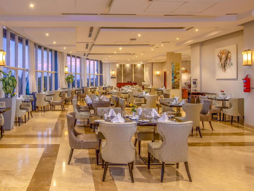 Restaurace v ubytování Golden Tulip Canaan Kampala