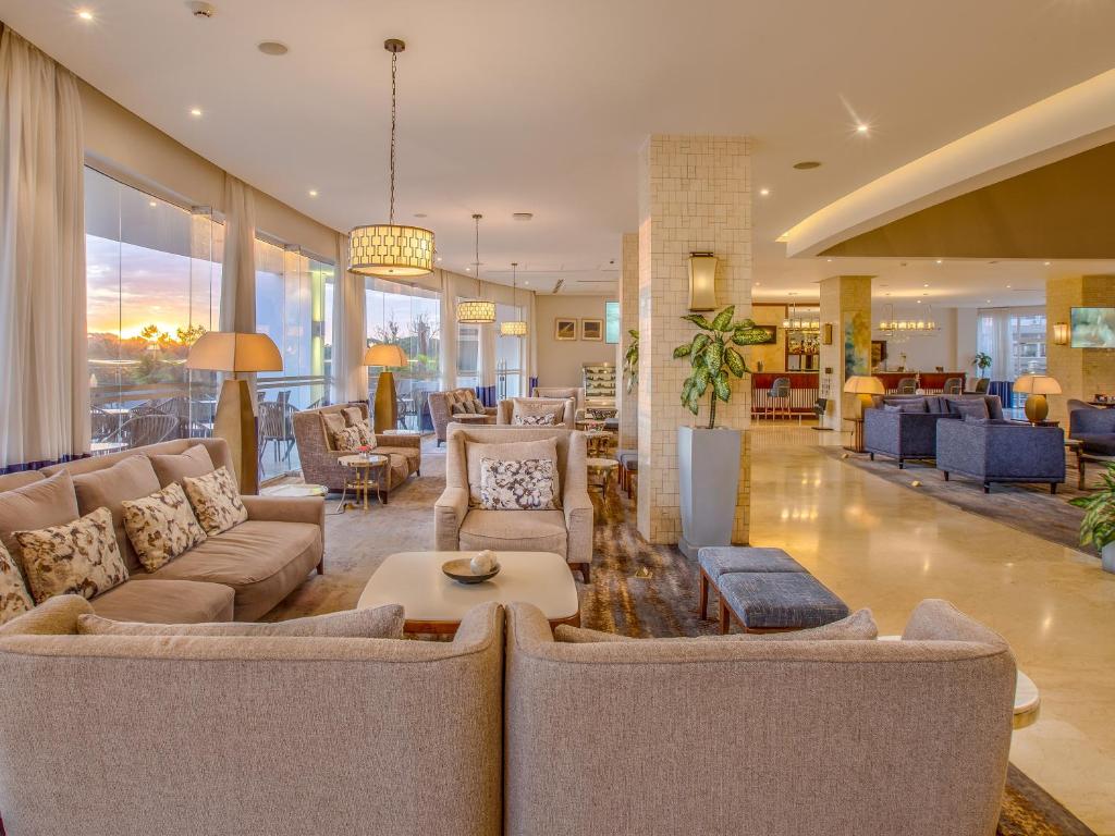 Posezení v ubytování Golden Tulip Canaan Kampala