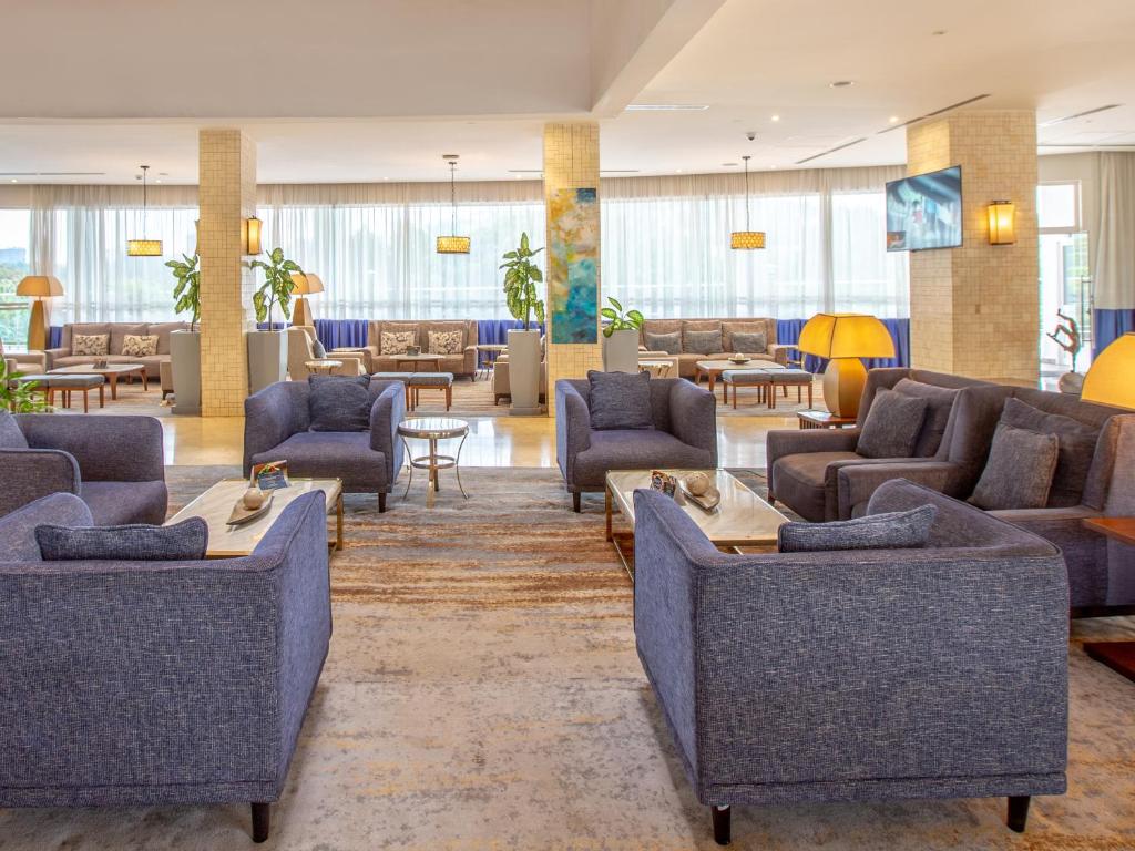 Posezení v ubytování Golden Tulip Canaan Kampala