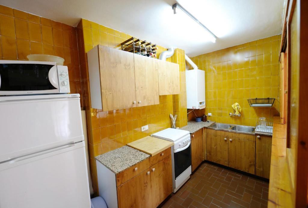 Kuchyň nebo kuchyňský kout v ubytování Acogedor apartamento en Bor