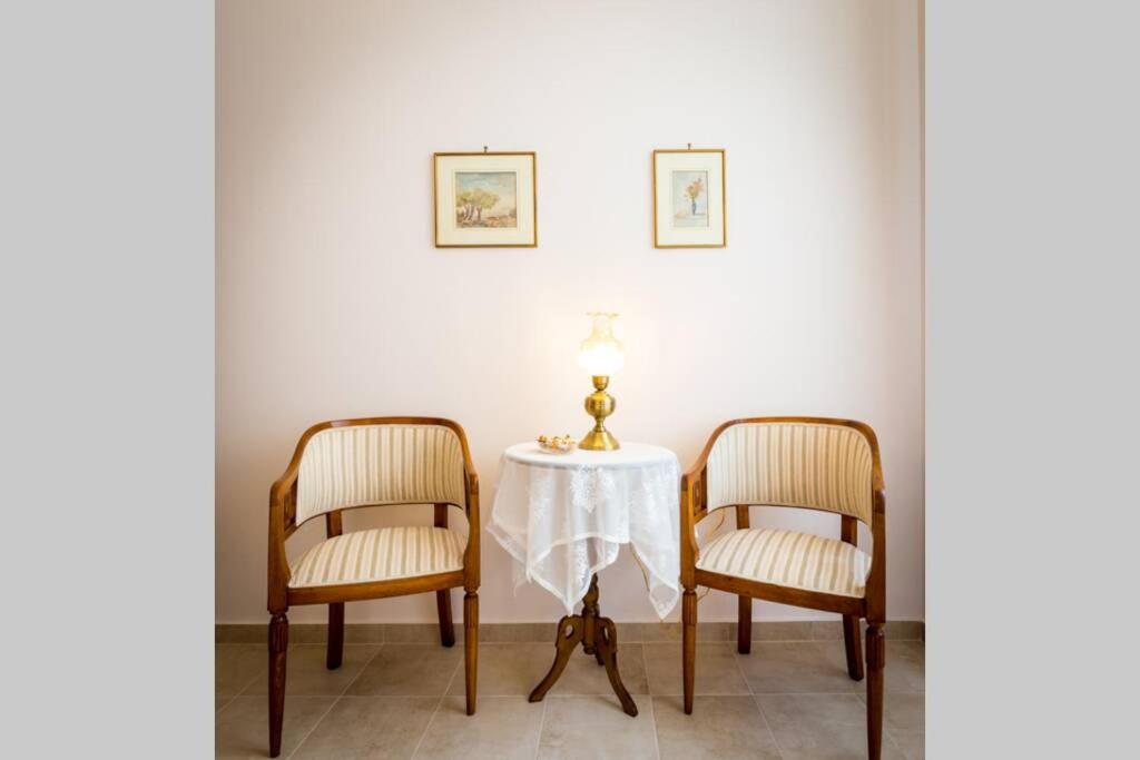 Fotografie z fotogalerie ubytování Neoclassical flat with 2 bedrooms in Piraeus v destinaci Piraeus