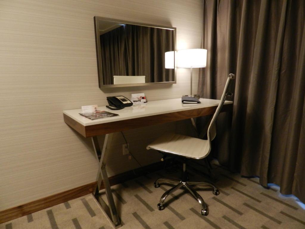 
King Room with Roll-In Shower - Disability Access/Non Smoking
