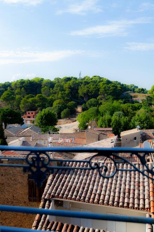 Chateau de Murviel - Triple Room With Private External Bathroom