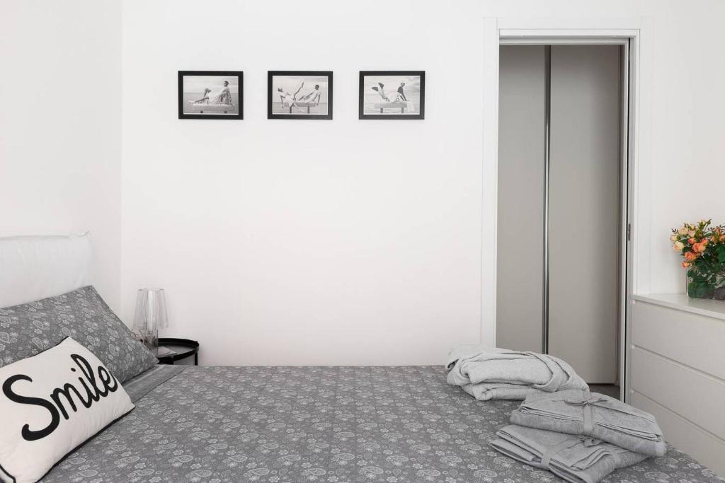 A bed or beds in a room at Stupendo e accogliente apt (15 min dal Duomo)