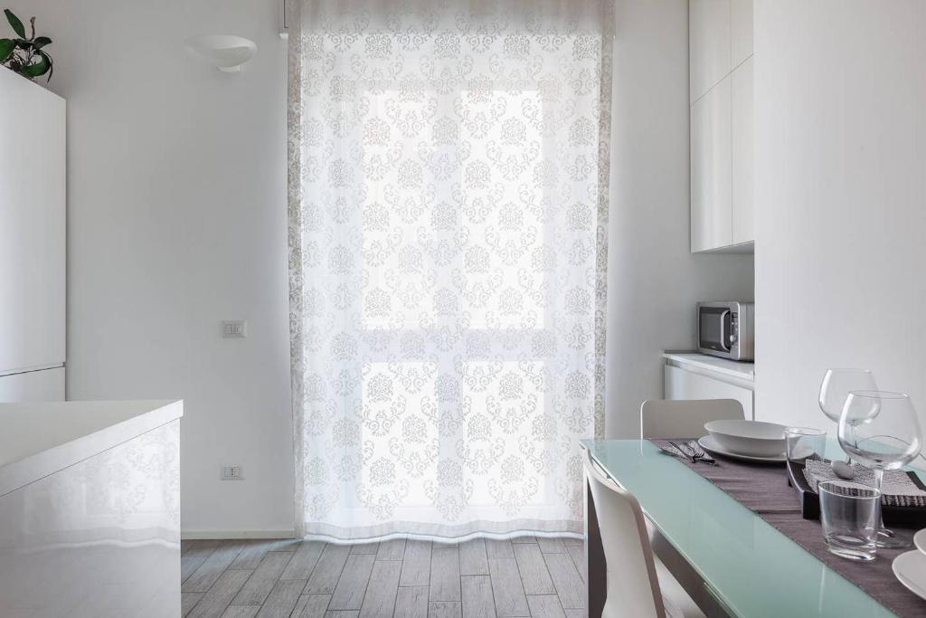 A bed or beds in a room at Stupendo e accogliente apt (15 min dal Duomo)