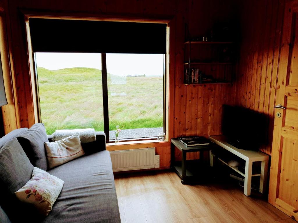 TV a/nebo společenská místnost v ubytování Hekla Cabin 3 Volcano and Glacier View