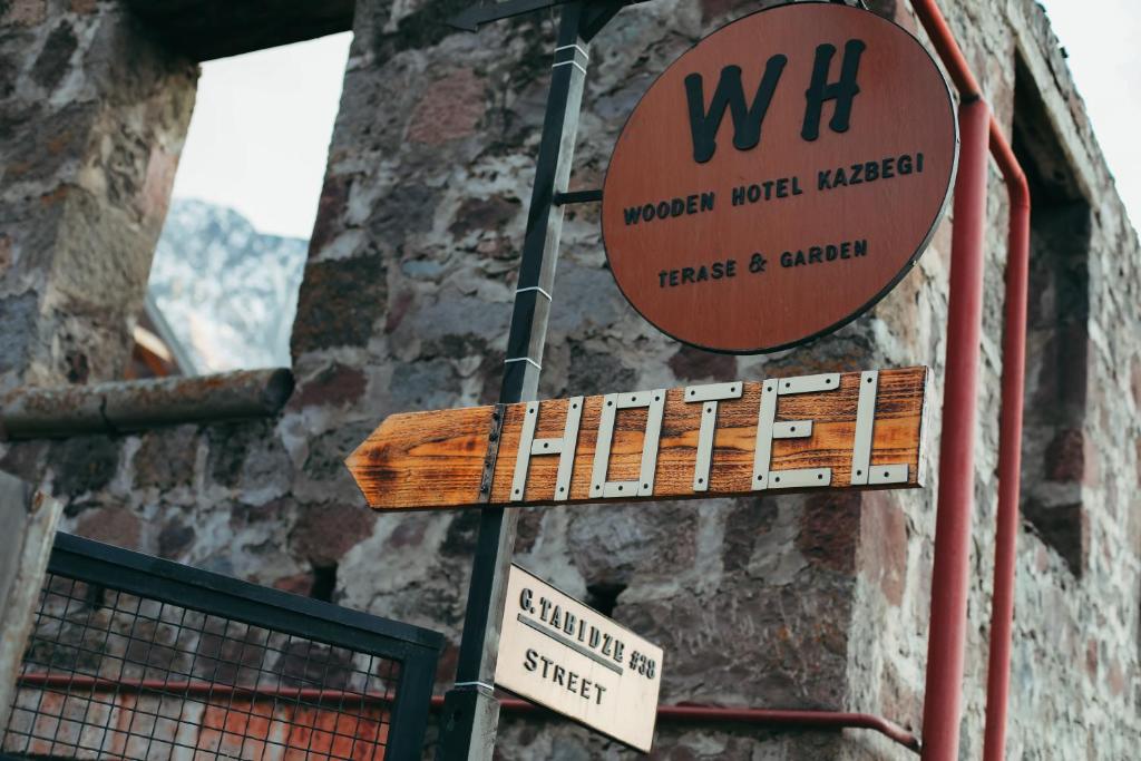 Certifikát, hodnocení, plakát nebo jiný dokument vystavený v ubytování Wooden Hotel Kazbegi