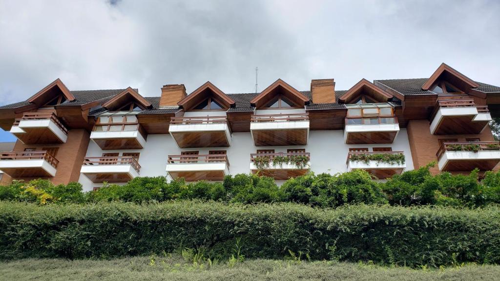  Informe-se referente TURISMO PARA SE ISOLAR com estadias semanais ou mensais numa belíssima COBERTURA Condomínio Switzerland Village