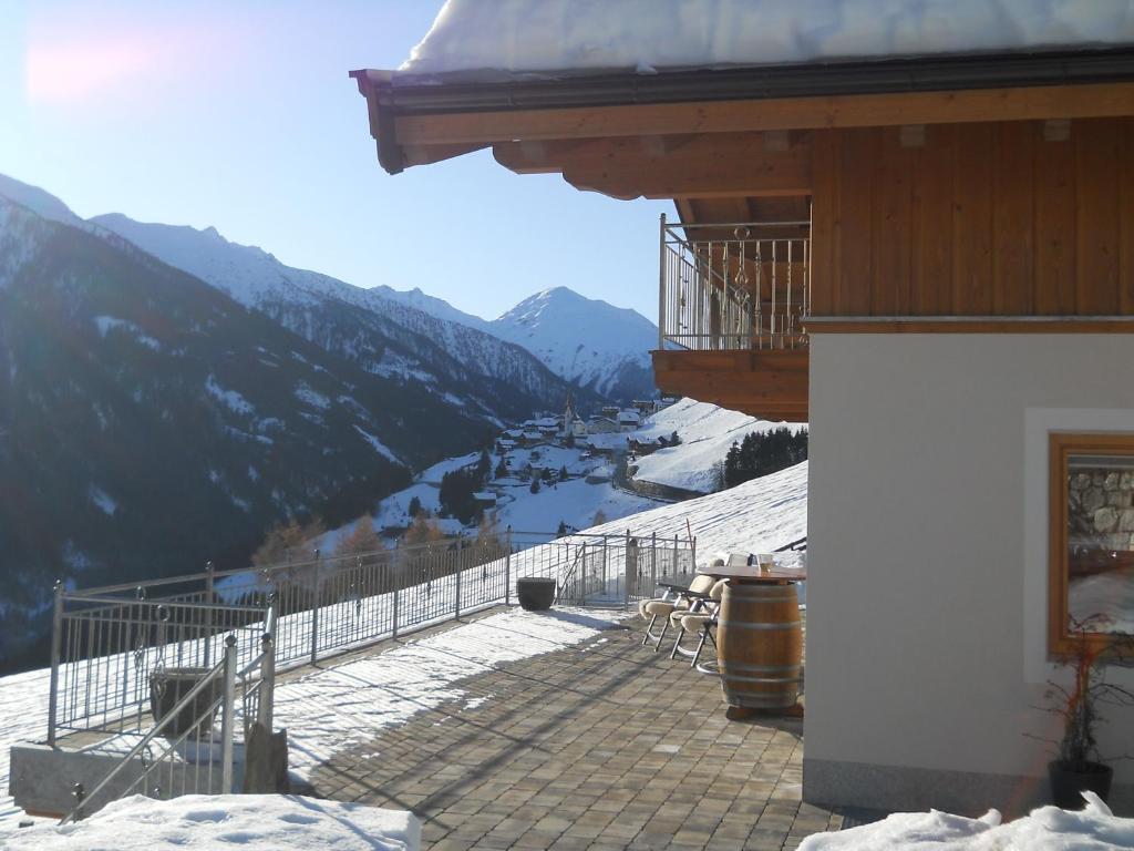 a balcony of a building with a view of a mountain at Bergappartement Talblick in Sankt Veit in Defereggen