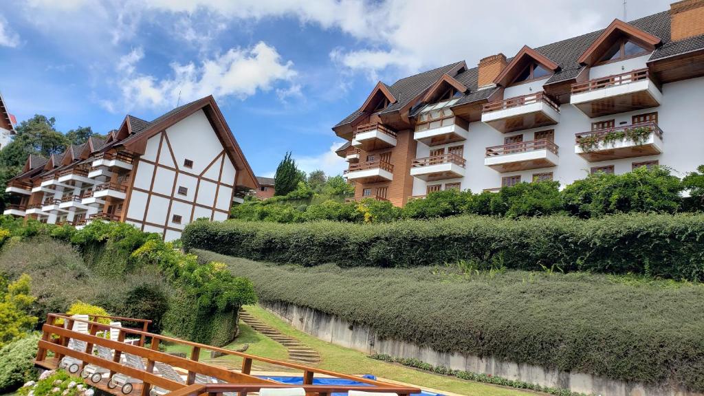  Informe-se referente TURISMO PARA SE ISOLAR com estadias semanais ou mensais numa belíssima COBERTURA Condomínio Switzerland Village