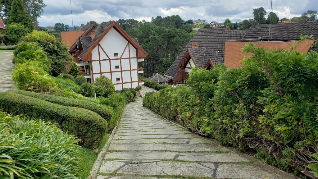  Informe-se referente TURISMO PARA SE ISOLAR com estadias semanais ou mensais numa belíssima COBERTURA Condomínio Switzerland Village