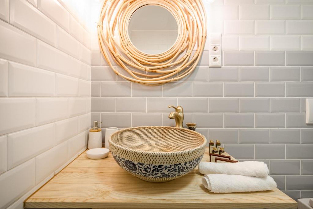 ROOMLI Boho Chic Apartments - One-Bedroom Apartment