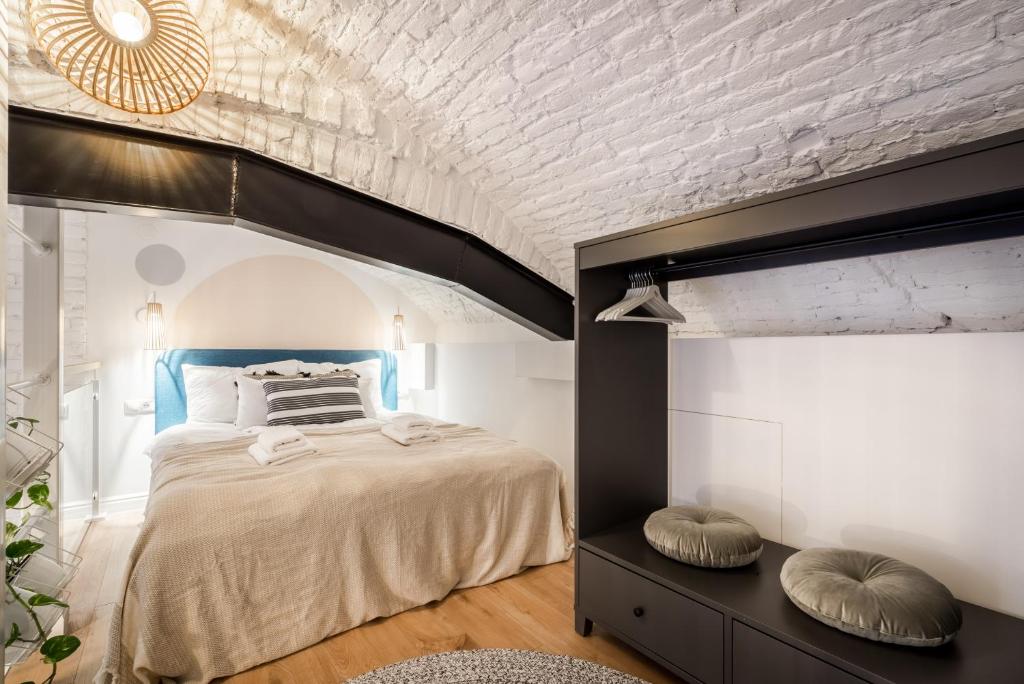 ROOMLI Boho Chic Apartments - Studio Apartment