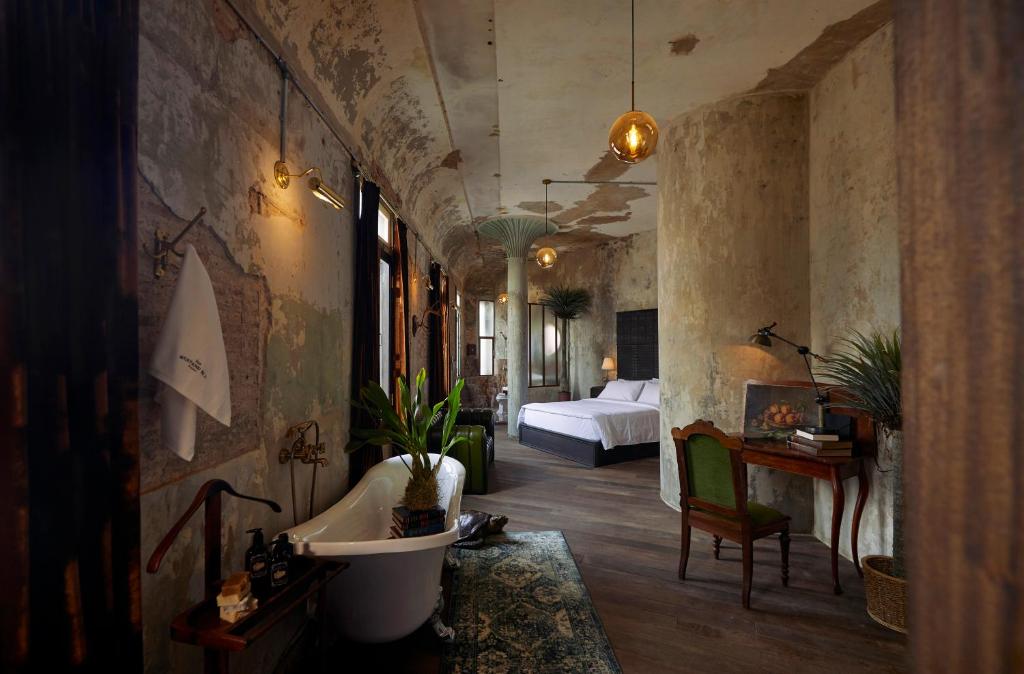 The Mustang Blu - 12