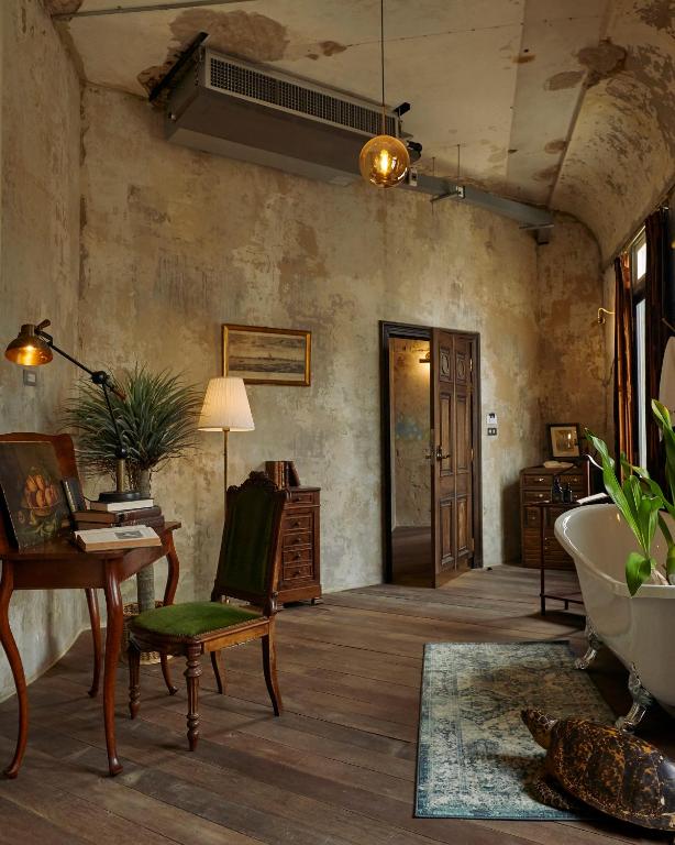 The Mustang Blu - 15