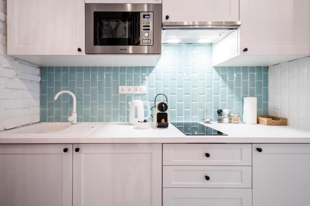 ROOMLI Boho Chic Apartments - Studio Apartment