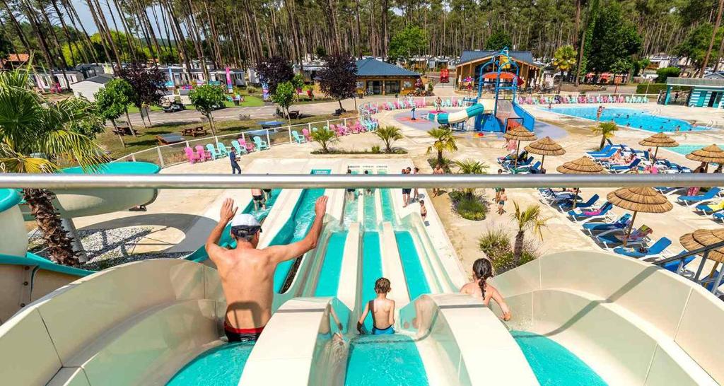 Bazén v ubytování SevServices aux Dunes de Contis nebo v jeho okolí