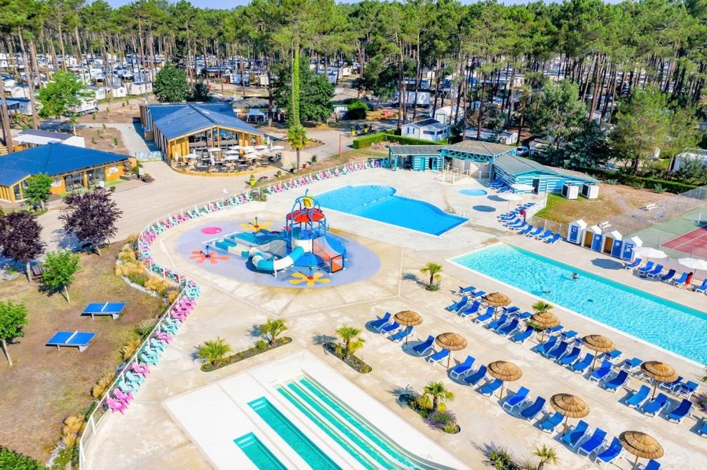 Bazén v ubytování SevServices aux Dunes de Contis nebo v jeho okolí