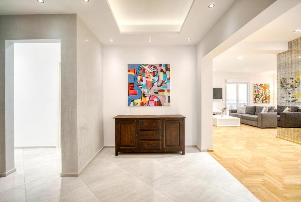 Stunning Central 180m2 4 Bedroom 3 Bathroom, Sleeps 10 Guests