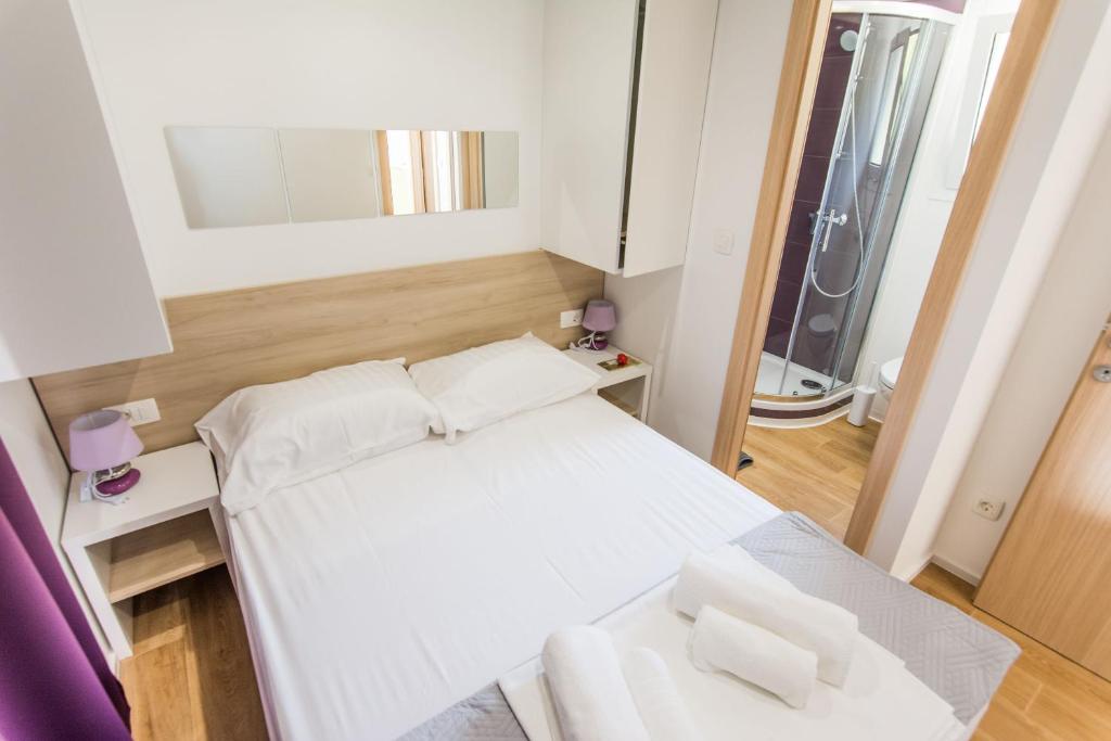 Posteľ alebo postele v izbe v ubytovaní Mobile home Opal 2