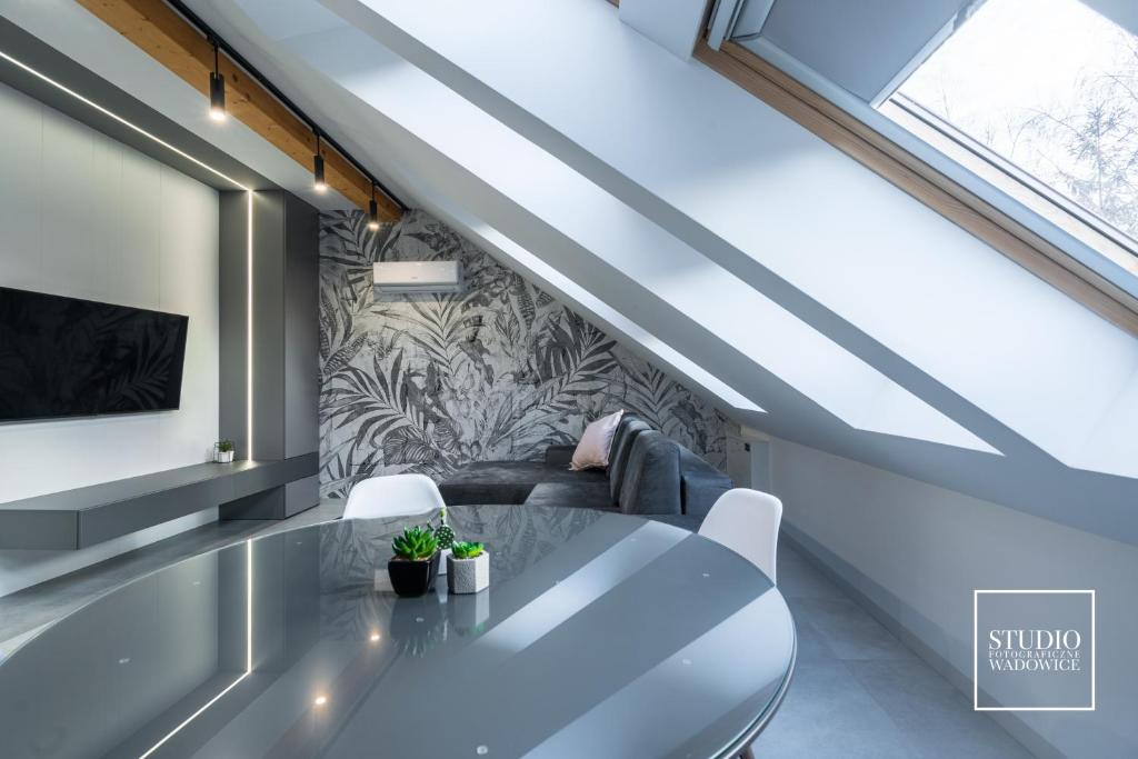 Televízia a/alebo spoločenská miestnosť v ubytovaní Apartamenty Premium New