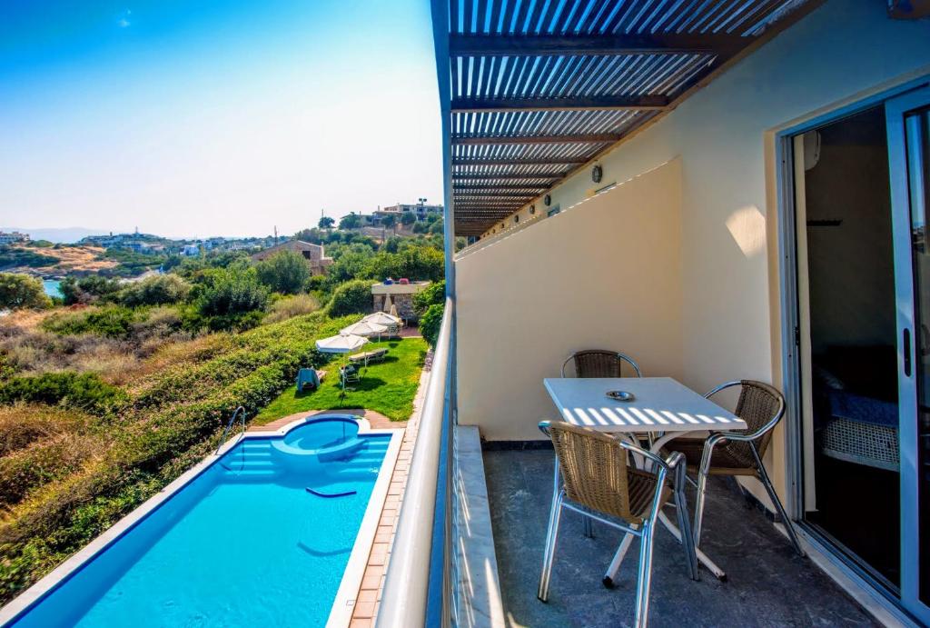 Piscina di Mirabella Apartments o nelle vicinanze