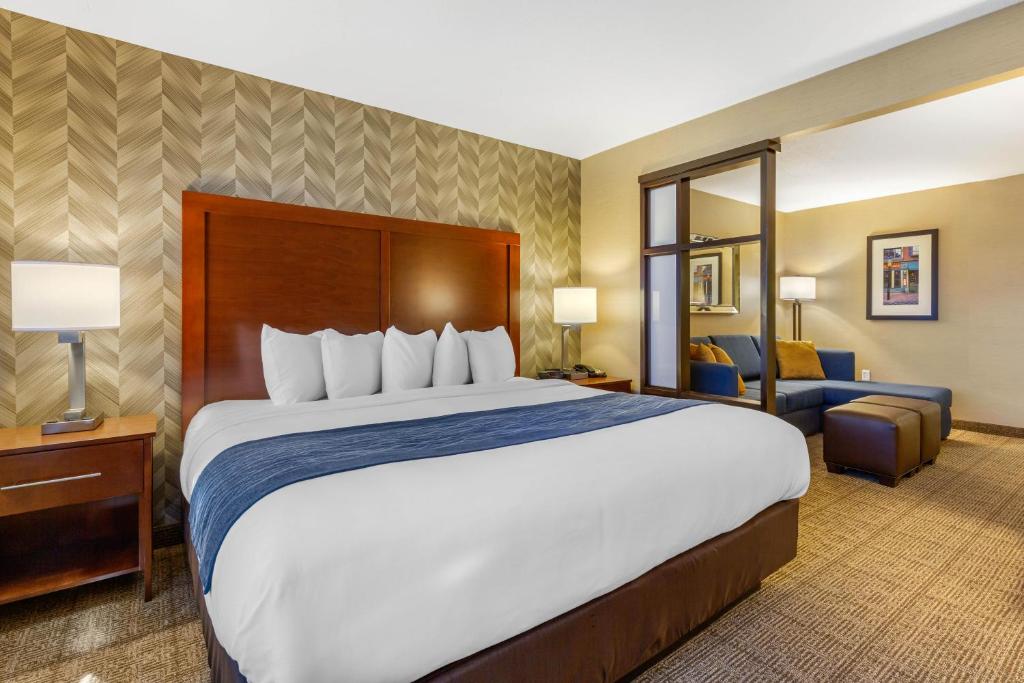 Comfort Inn & Suites Logan International Airport - 