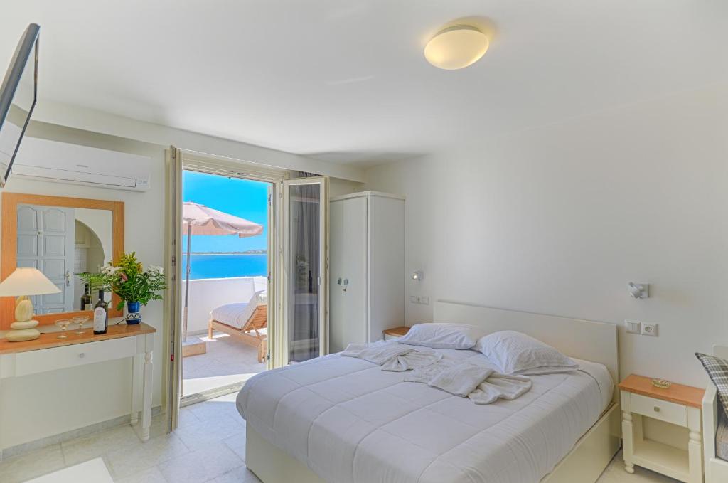 A bed or beds in a room at Soula Naxos