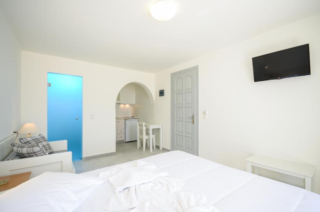 A bed or beds in a room at Soula Naxos