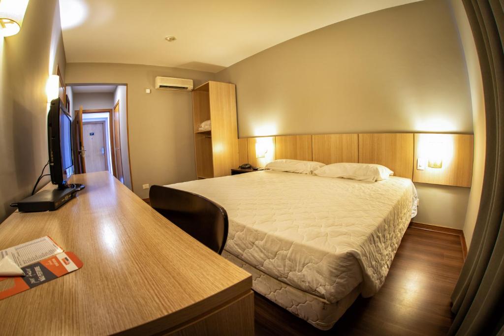 Postel nebo postele na pokoji v ubytování Hotel Campo Largo Express