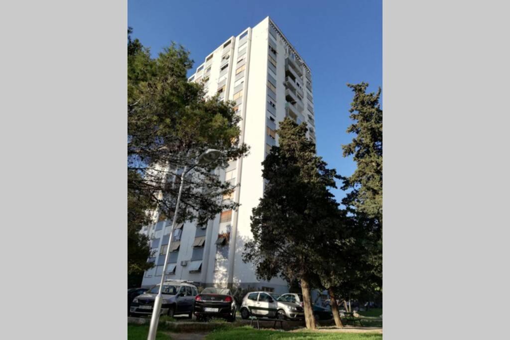 Budova, v ktorej sa apartmán nachádza